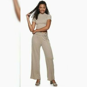 Almost Famous Large 2-Piece Mock Neck Top